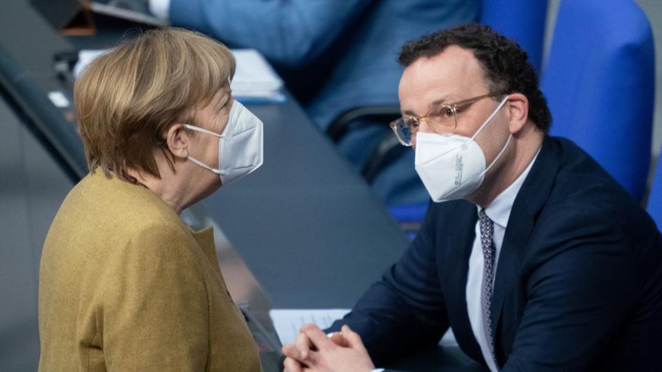 Bundeskanzlerin Merkel im März zusammen mit Gesundheitsminister Spahn im Bundestag.