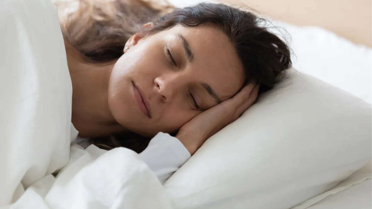 Fíjate bien en estos detalles para que contribuyas a tu salud. Estas almohadas reducen el dolor de cuello, columna y hombros. (Foto: Getty)