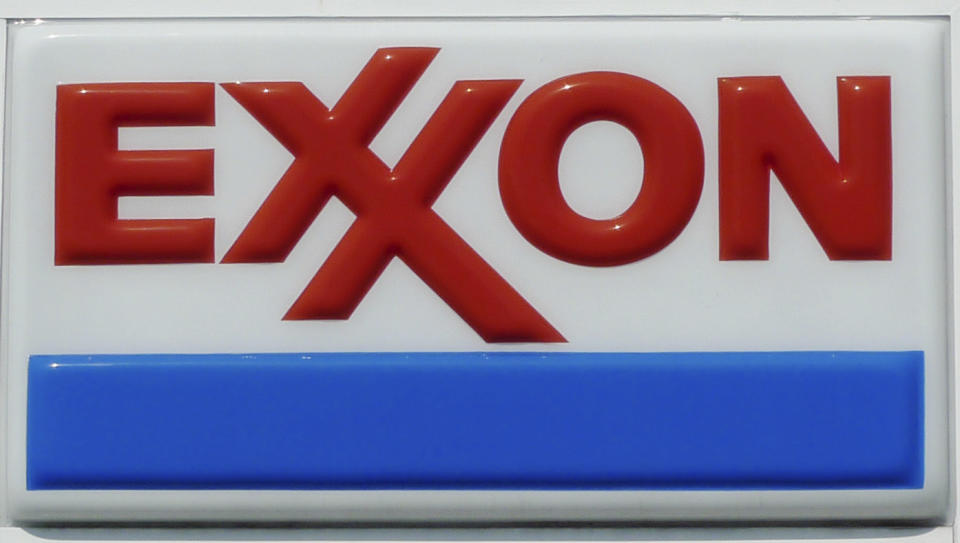 The Exxon corporate logo is pictured at one of the company's gas stations in Arlington, Virginia, August 10, 2011. Apple Inc finished ahead of Exxon Mobil Corp as the largest U.S. company by market capitalization for the first time in history on Wednesday, in the face of a steep drop in U.S. equity markets.  REUTERS/Jason Reed  (UNITED STATES - Tags: BUSINESS ENERGY)