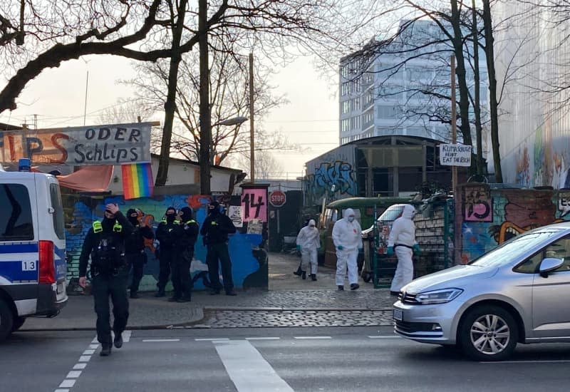 Emergency services stand at a property during an operation connected with the manhunt for the two suspected robbers Ernst-Volker Staub and Burkhard Garweg, who are still on the run. Mia Bucher/dpa