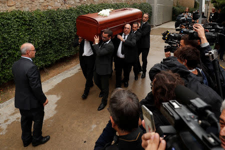 Pallbearers carry the casket of Spanish opera singer Montserrat Caballe to a hearse outside the funeral home in Barcelona, Spain, October 8, 2018. REUTERS/Albert Gea