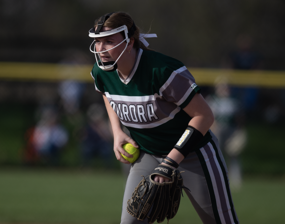 McKennah Metzger throws a pitch.