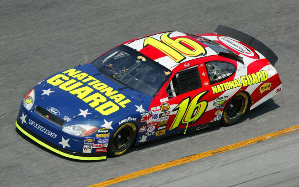 NASCAR的Ford Taurus NASCAR在茂木賽的最佳圈時：0:35.116©Photo courtesy of U.S. Army, by the National Guard Bureau@WikiPedia