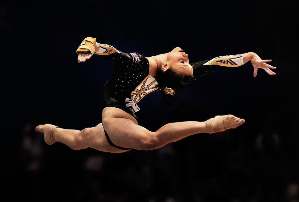 La británica Hannah Whelan compite en la prueba de piso, del Campeonato Mundial de Gimnasia Artística, en Tokio, Japón, el pasado mes de octubre. Adam Pretty/Getty Images