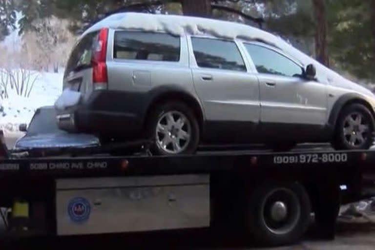 El auto del actor británico fue encontrado en un estacionamiento cerca de Mount Baldy, California