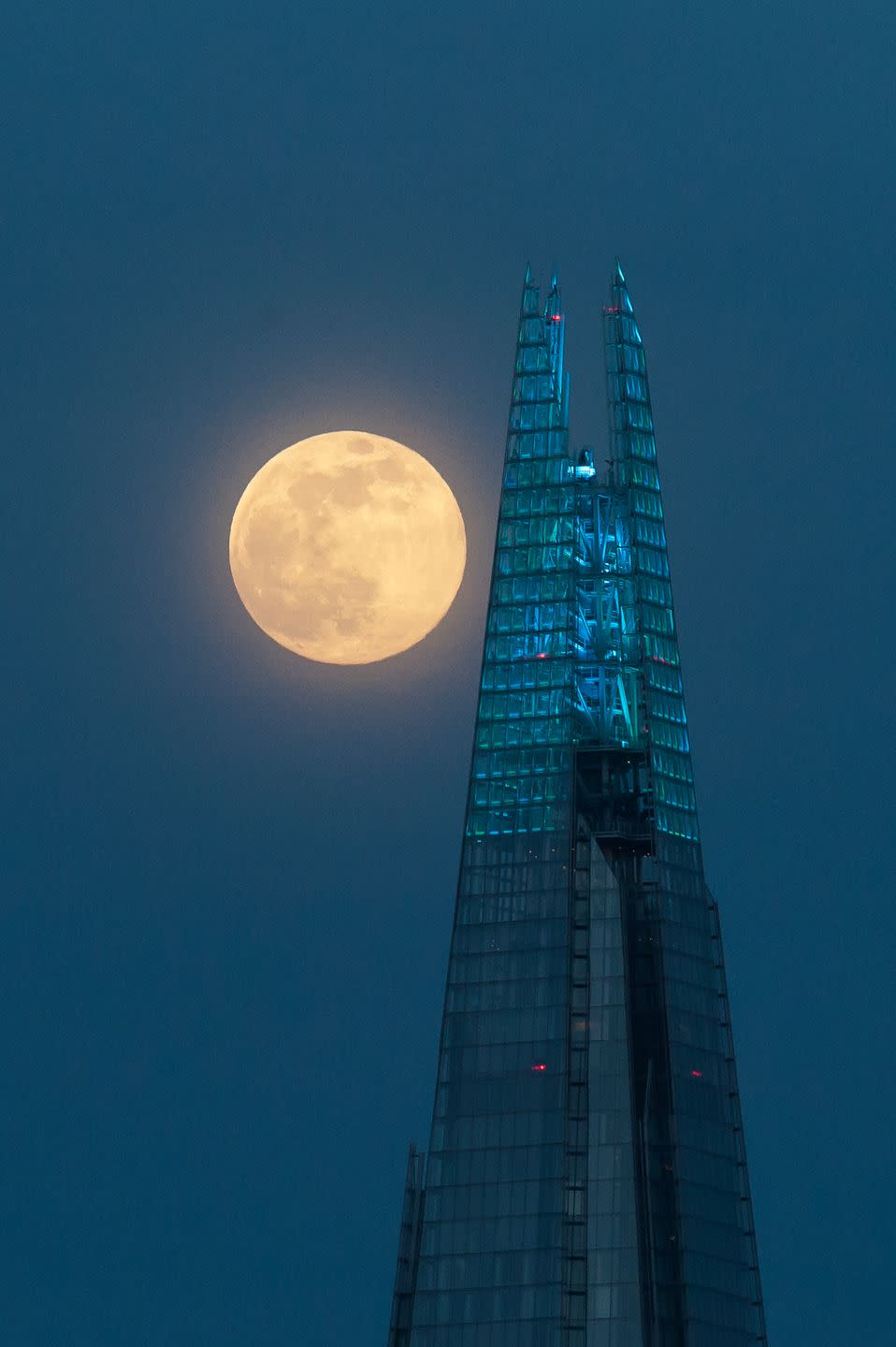 Super Pink Moon In London