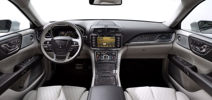 2017 Lincoln Continental interior photo