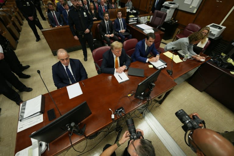 Donald Trump en la sala del tribunal de Manhattan donde se le juzga en un juicio penal, el 21 de mayo de 2024 en Nueva York (POOL)