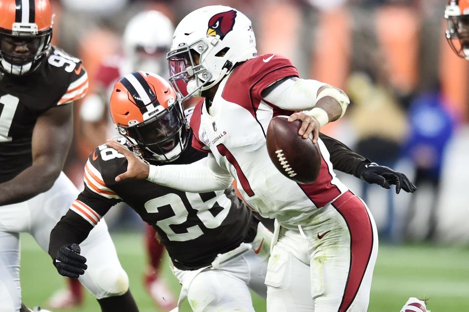 Cardinals QB Kyler Murray (1) burned the Browns for four TDs on Sunday afternoon.