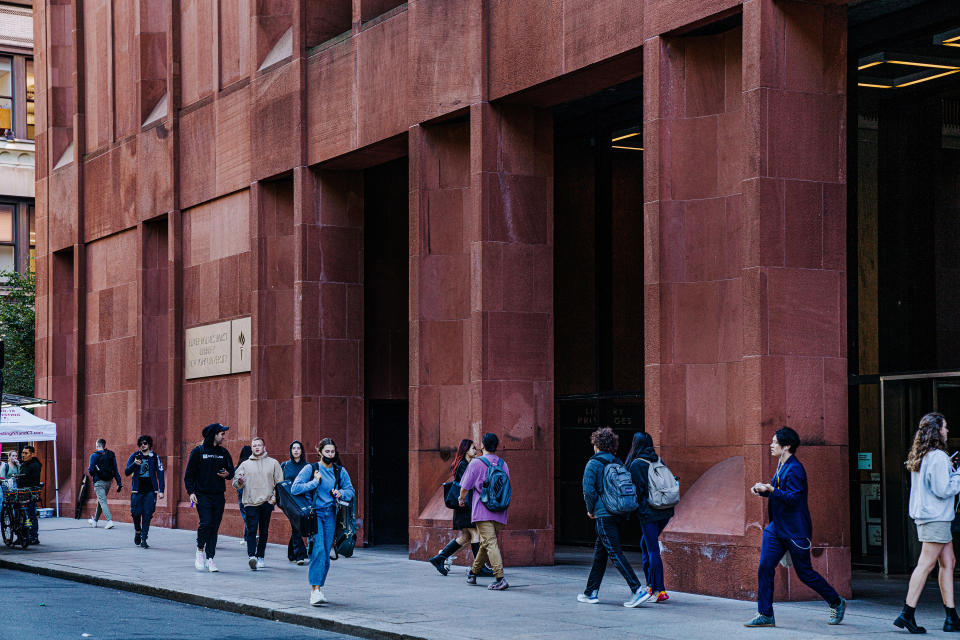 Estudiantes de la Universidad de Nueva York, campus Nueva York, el 28 de septiembre de 2022. (Janice Chung/The New York Times)