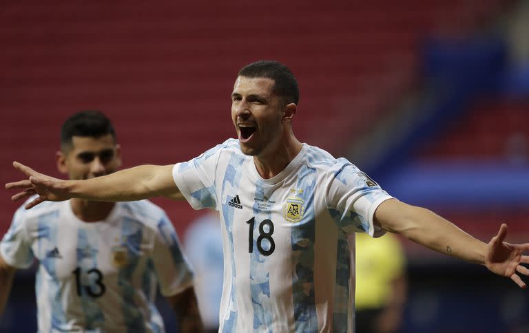 Argentina's Guido Rodriguez celebrates after scoring his side's opening goal against Uruguay during a Copa America soccer match at the National Stadium in Brasilia Brazil, Friday, June 18, 2021. (AP Photo/Eraldo Peres)