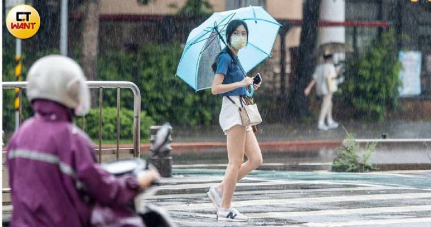 部分縣市有午後雷陣雨。（示意圖／焦正德攝）