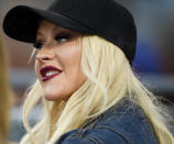 <p>Christina Aguilera consiguió bajar de peso gracias a la dieta de los siete colores. Cada día de la semana, comía un alimento de un color y siempre en un mismo orden: blanco, rojo, verde, naranja, morado, amarillo y, por último, un plato que reúna todos esos colores juntos. (Foto: Kelvin Kuo / AP). </p>