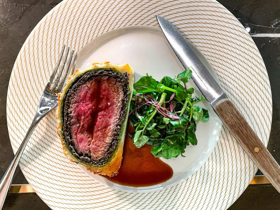 Beef Wellington – auf der blutigen Seite. - Copyright: Marielle Descalsota/Insider