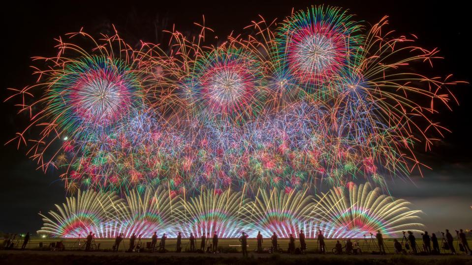 Photographer travels across Japan snapping incredible firework displays