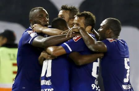 Players of Brazil's Cruzeiro celebrate their team's goal against Argentina's River Plate during their Copa Libertadores quarter-final first leg soccer match in Buenos Aires, Argentina, May 21, 2015. REUTERS/Enrique Marcarian