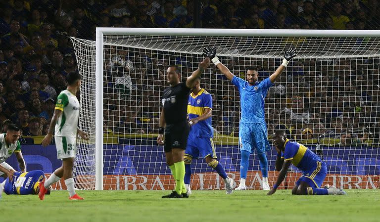 Boca y Defensa y Justicia empataron en la Bombonera, por la 6° fecha de la Liga Profesional de Fútbol 2023; en el fondo, Chiquito Romero, la figura de la cancha