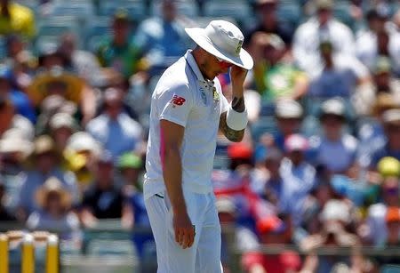 Cricket - Australia v South Africa - First Test cricket match - WACA Ground, Perth, Australia - 4/11/16. South Africa's Dale Steyn reacts after injuring himself at the WACA Ground in Perth. REUTERS/David Gray