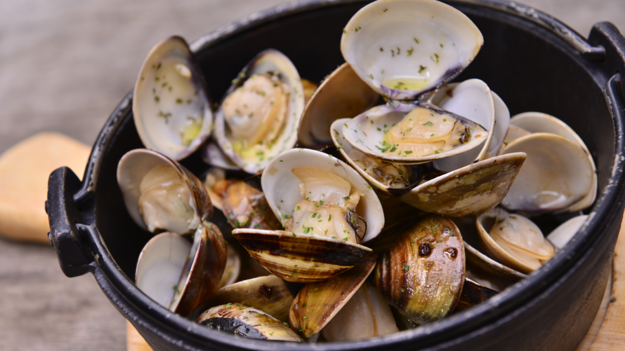 12 things you need to host the perfect clambake