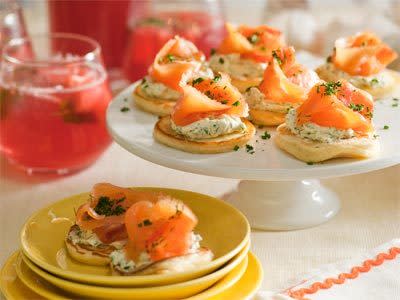 Mini pikelets with herb cream cheese and salmon