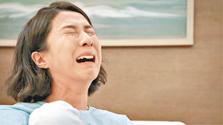 鍾嘉欣在《星空下的仁醫》的演技備受讚賞，成為今屆無綫頒獎禮「最佳女主角」大熱。