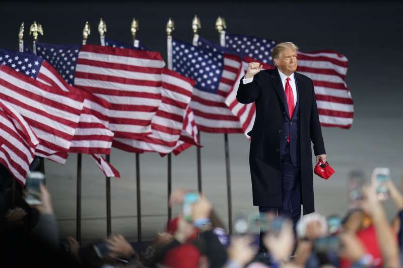 2020年10月14日總統川普出席愛荷華州競選活動（AP）