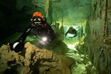 A scuba diver measures the length of Sac Aktun underwater cave system as part of the Gran Acuifero Maya Project near Tulum, in Quintana Roo state, Mexico January 24, 2014. Picture taken January 24, 2014. Herbert Mayrl/Courtesy Gran Acuifero Maya Project (GAM)/Handout via REUTERS