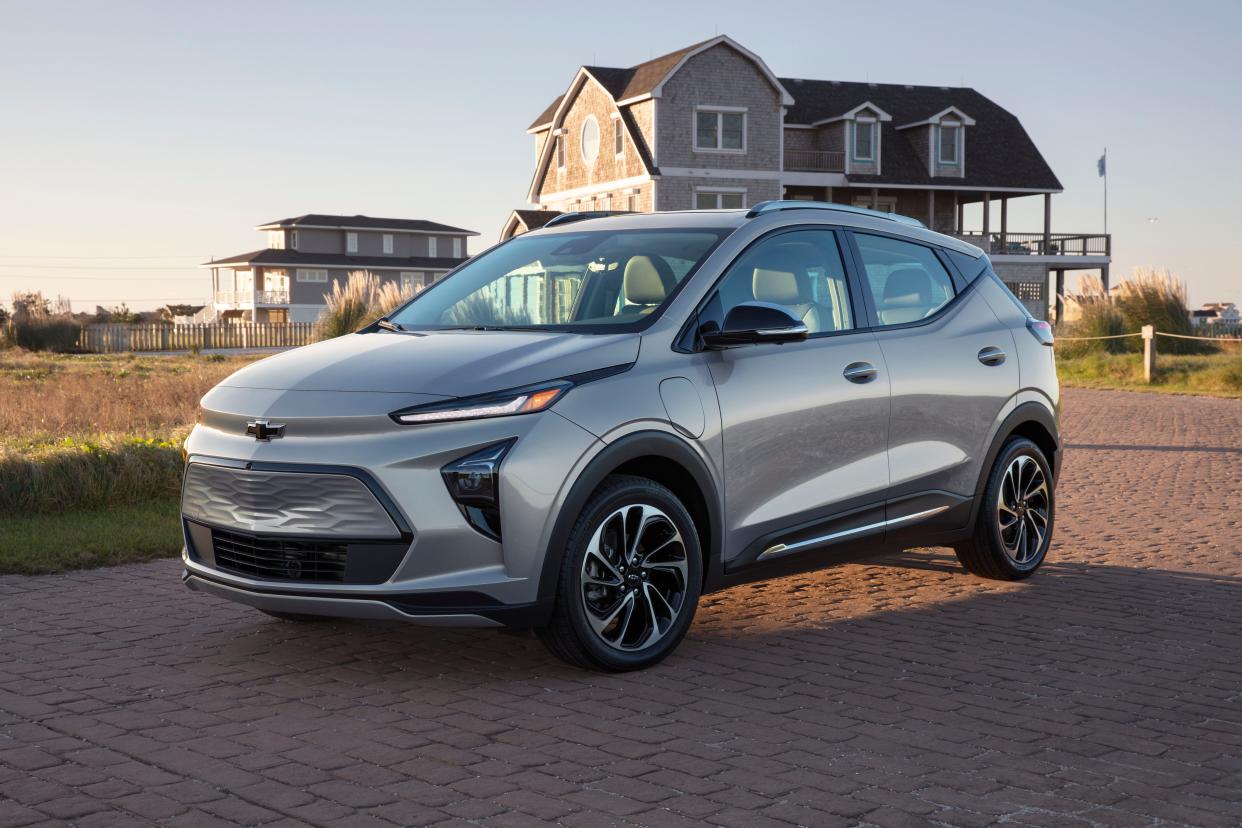 Chevrolet cut the 2022 Chevrolet Bolt EUV electric vehicle's price $6,300.