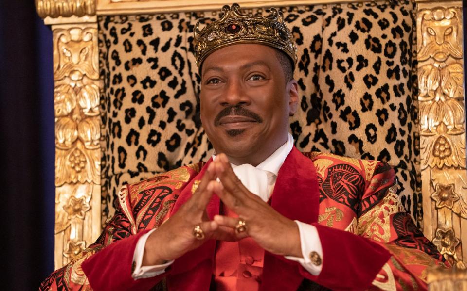 Eddie Murphy wird wieder zum "Prinz von Zamunda" - und schon bald zum König des fiktiven afrikanischen Landes. (Bild: Courtesy of Amazon Studios)