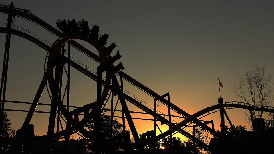 Batman The Ride gave rise to the the inverted roller coaster trend.