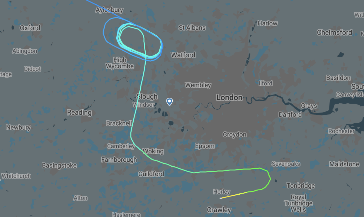 Hold tight: the circuits flown by United Airlines flight 924 from Washington DC before it landed at Gatwick: FlightRadar24