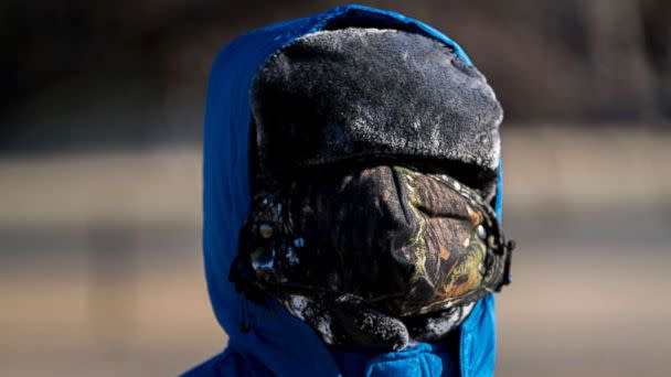 PHOTO: A boy has his face bundled against temperatures in the teens on the National Mall, Dec. 28, 2017, in Washington.  (Andrew Harnik/AP)