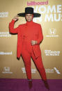 <p>El look de Alicia Keys fue uno de los más arriesgados de los Billboard Women in Music, pero la estrella supo defenderlo con mucho estilo. (Foto: Evan Agostini / AP) </p>