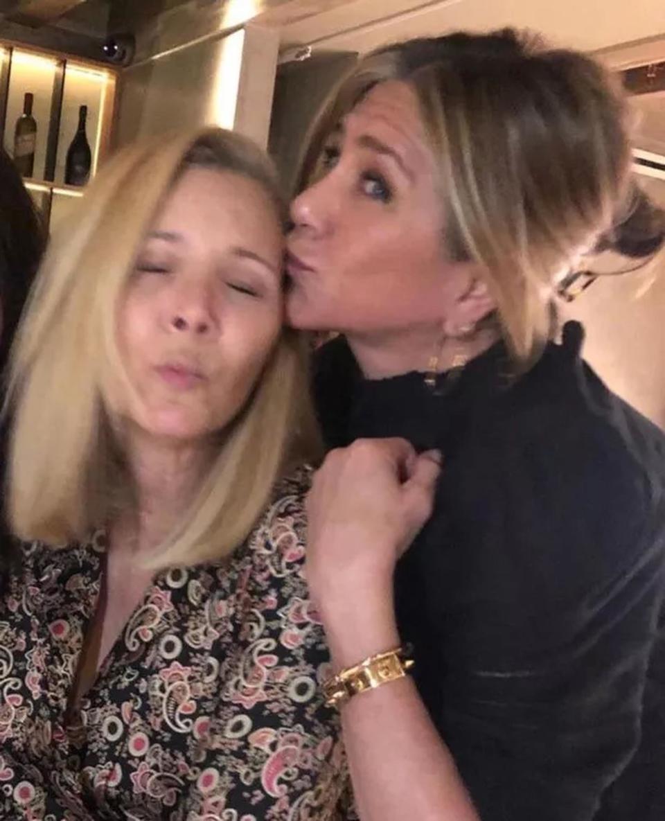 Lisa Kudrow and Jennifer Aniston (@jenniferaniston via Instagram)