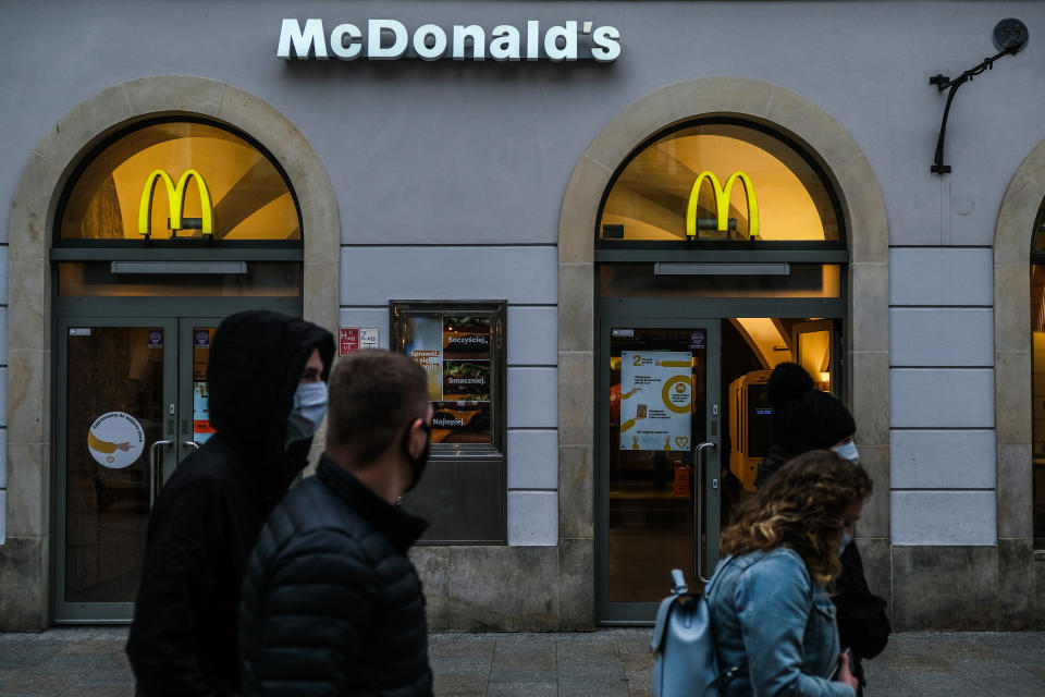 KRAKOW, POLAND - 2020/11/12: People wearing face masks as a precaution walking past the Mcdonald's closed store in Florianska street during the covid-19 pandemic. Poland is now passing through the second wave of coronavirus and introduces new restrictive measures such as the closure of stores inside shopping malls, gatherings with a maximum of 5 people, bars and restaurants operating on a takeaway basis among others. Poland has registered more than 615,000 COVID-19 infections and a death toll above 8000. (Photo by Omar Marques/SOPA Images/LightRocket via Getty Images)