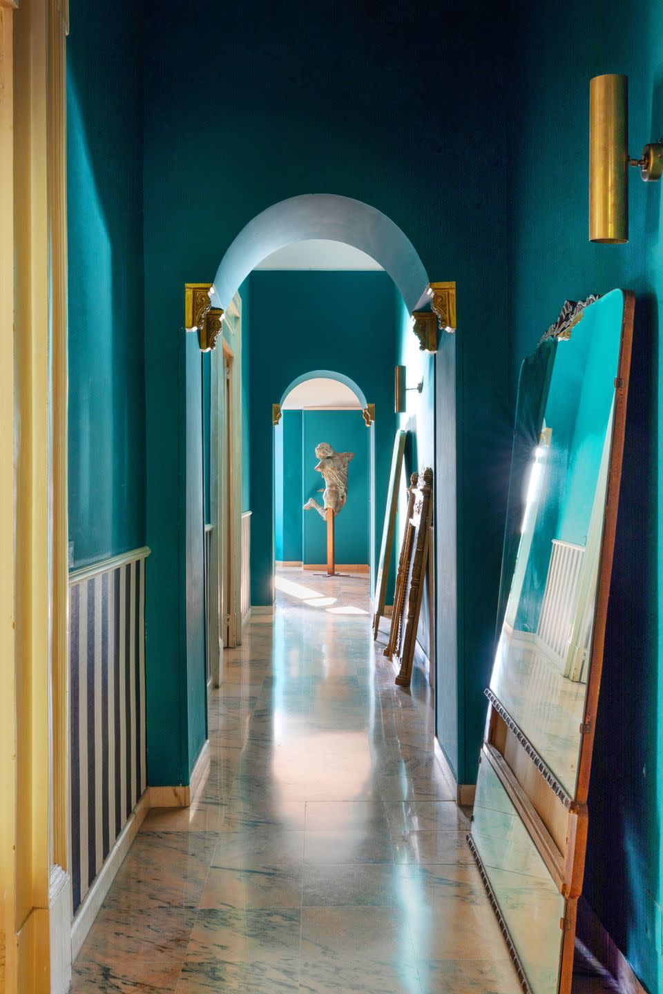 apartment of anna masello and giovanni izzo in naples photography by monica spezia corridor