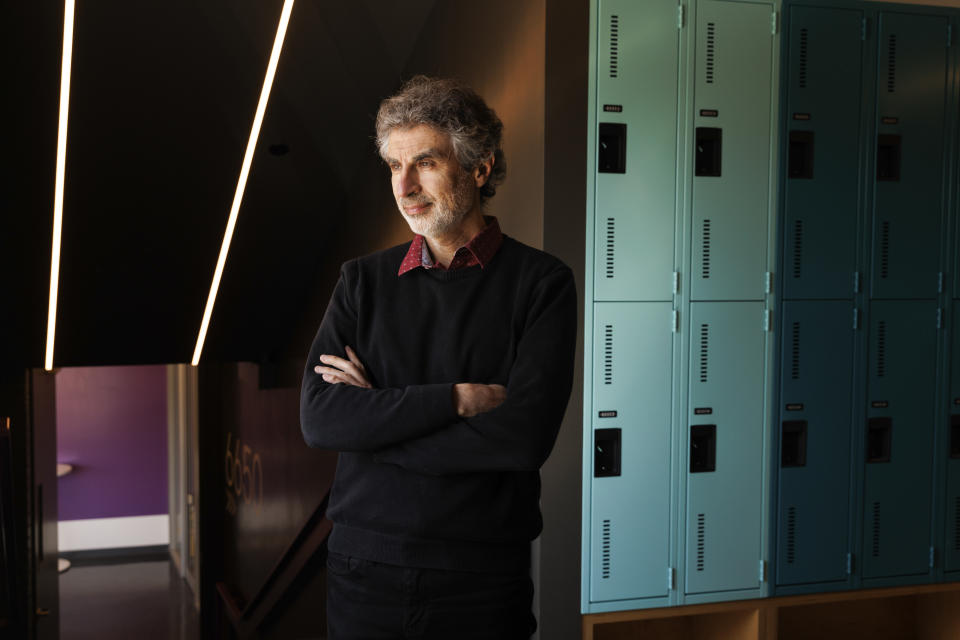 Yoshua Bengio, quien pasó las últimas cuatro décadas desarrollando la tecnología que hace funcionar sistemas como GPT-4, en Montreal, Quebec, Canadá, el 14 de abril de 2023. (Nasuna Stuart-Ulin/The New York Times)
