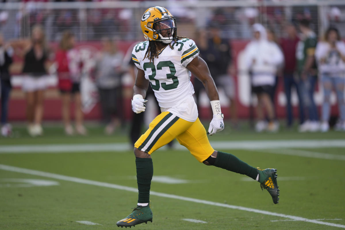 Aaron Jones adds pocket on jersey to secure dad's ashes during games