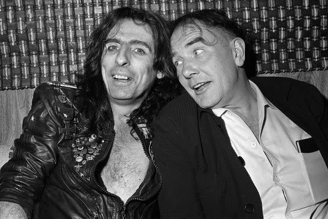 <p>Joan Adlen / Getty</p> Alice Cooper and Albert Finney in 1981