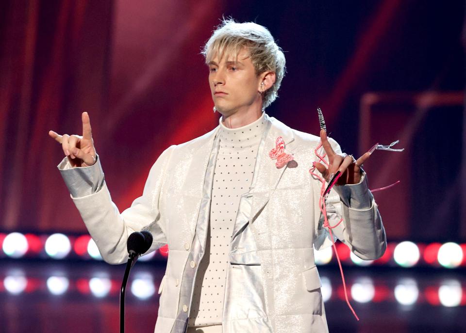 <h1 class="title">machine gun kelly 2021 iHeartRadio Music Awards – Show</h1><cite class="credit">Getty Images</cite>