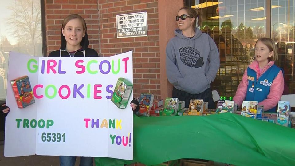 Una madre y su hija Girl Scout descubren dónde vender más galletas: en la puerta de los dispensarios de marihuana y las licorerías. (Foto: <span class="asset-item-link"><span class="asset-item-author">KameraOne</span></span>)