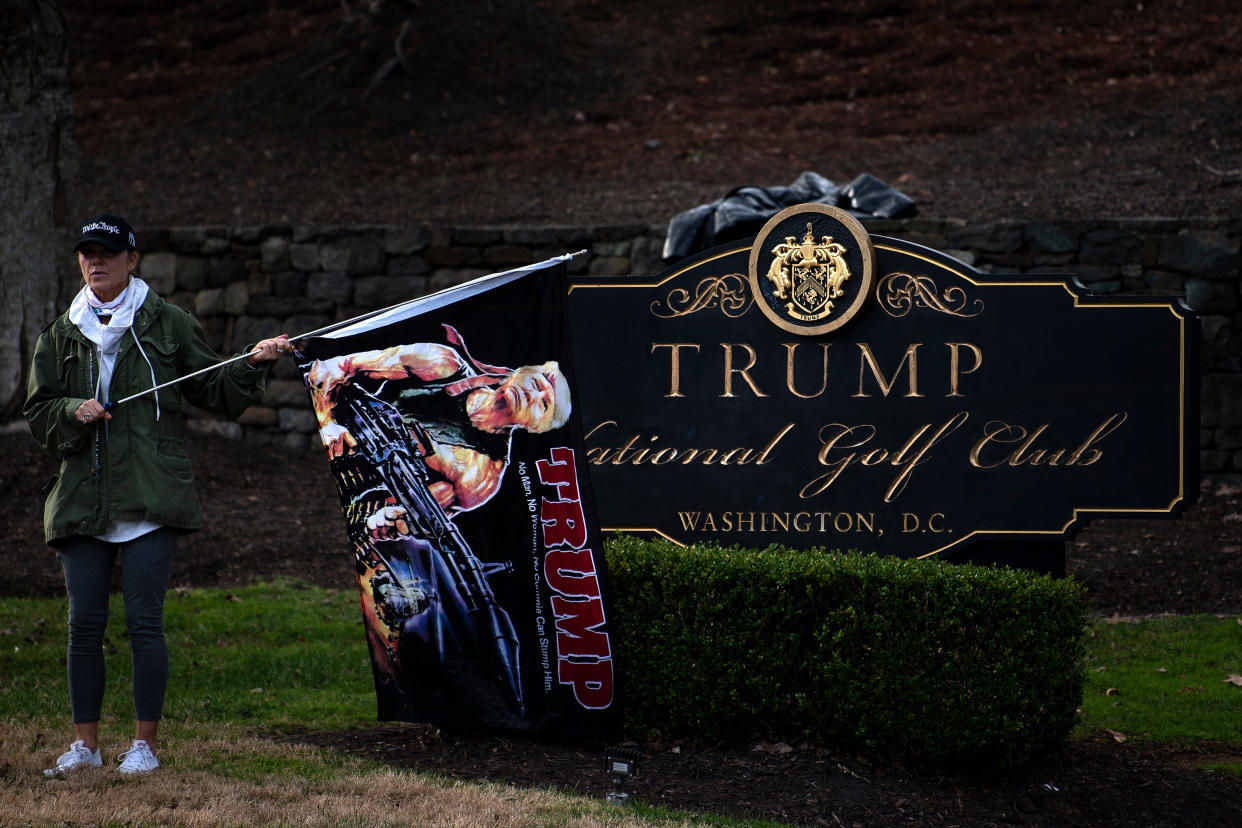 A supporter of President Donald Trump waits outside the Trump National Golf Club as the president played golf on Dec. 13 in Sterling, Virginia. (Photo: BRENDAN SMIALOWSKI via Getty Images)