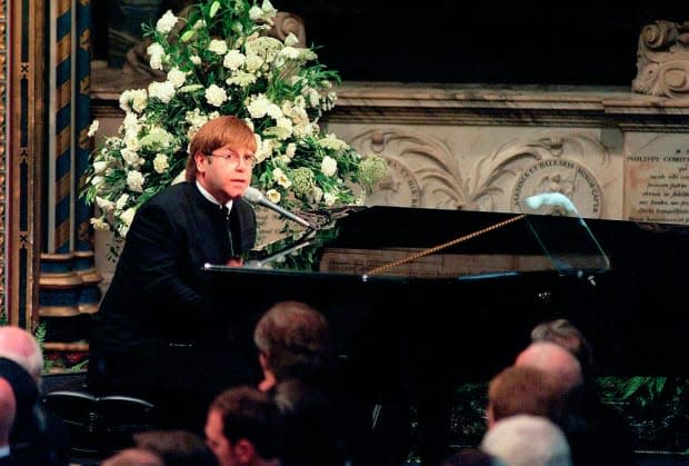 <p>Elton John sings 'Candle in the Wind' at Diana's funeral service.</p>