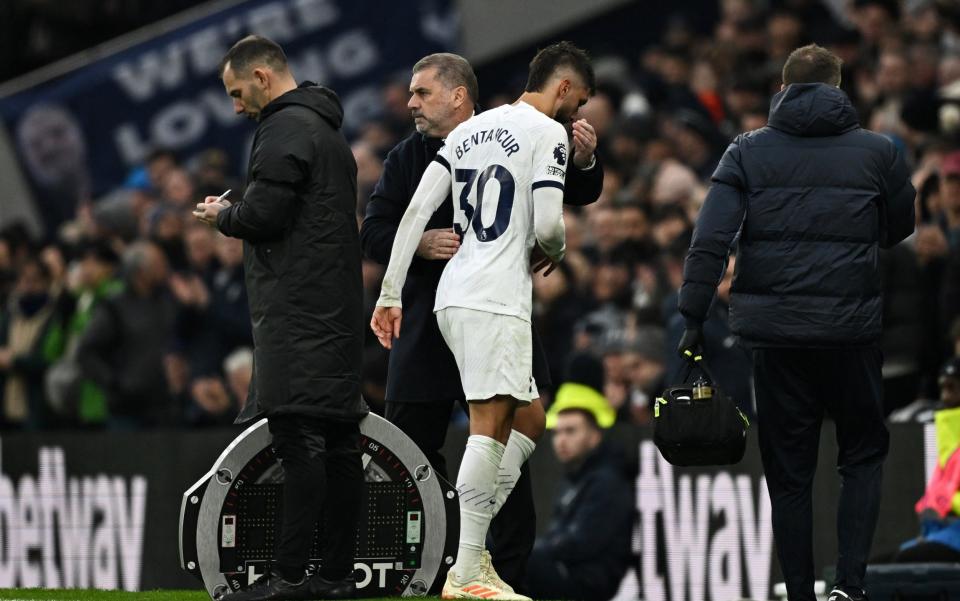 Tottenham Hotspur's Rodrigo Bentancur with manager Ange Postecoglou after being substituted due to injury