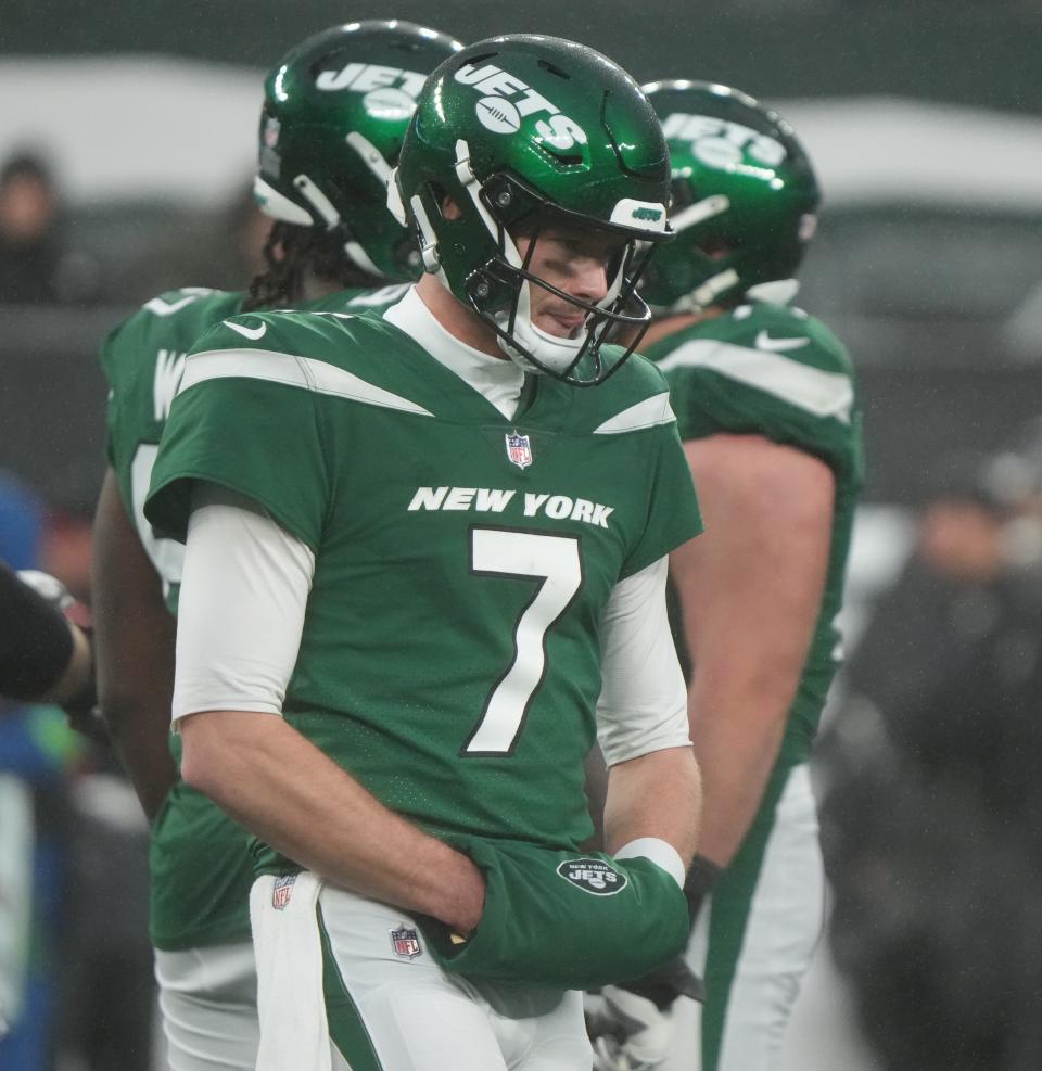 East Rutherford, NJ — December 3, 2023 — Jets quarterback <a class="link " href="https://sports.yahoo.com/nfl/players/31431" data-i13n="sec:content-canvas;subsec:anchor_text;elm:context_link" data-ylk="slk:Tim Boyle;sec:content-canvas;subsec:anchor_text;elm:context_link;itc:0">Tim Boyle</a> coming off the field in the second half. The <a class="link " href="https://sports.yahoo.com/nfl/teams/atlanta/" data-i13n="sec:content-canvas;subsec:anchor_text;elm:context_link" data-ylk="slk:Atlanta Falcons;sec:content-canvas;subsec:anchor_text;elm:context_link;itc:0">Atlanta Falcons</a> topped the NY Jets 13-8 at MetLife Stadium on December 3, 2023 in East Rutherford, NJ.