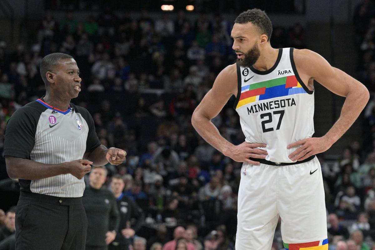 Watch: Rudy Gobert punches Kyle Anderson during Timberwolves timeout -  Sports Illustrated Minnesota Sports, News, Analysis, and More