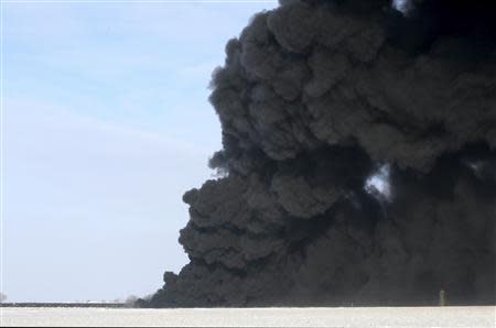 A plume of smoke rises from scene of a derailed train near Casselton, North Dakota December 30, 2013. REUTERS/Michael Vosburg/Forum News Service