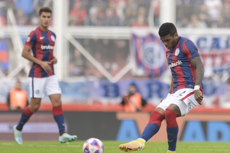 Rafael Pérez y Federico Gattoni; San Lorenzo en defensa está bien: tiene la valla menos vencida del campeonato