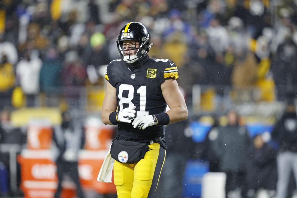 FILE - Pittsburgh Steelers tight end Zach Gentry watches during an NFL football game against the Las Vegas Raiders, Dec. 24, 2022, in Pittsburgh. Gentry signed a one-year deal to remain with the Steelers on Tuesday, April 4, 2023. (AP Photo/Tyler Kaufman, File)