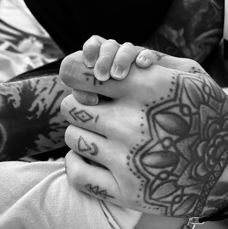 "Pillowtalk" singer Zayn Malik shared a sweet snap holding hands with his newborn daughter to announce her birth with girlfriend Gigi Hadid. "Our baby girl is here, healthy and beautiful to try put into words how i am feeling right now would be an impossible task. The love I feel for this tiny human is beyond my understanding. Grateful to know her, proud to call her mine, and thankful for the life we will have together x"